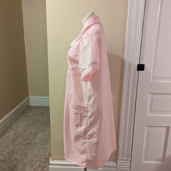 Lati Fashion pink with floral embroidery nightgown/housecoat size XL - Picture 2 of 8